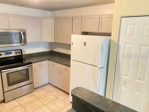 Building Photo - 10228 Summerview Cir