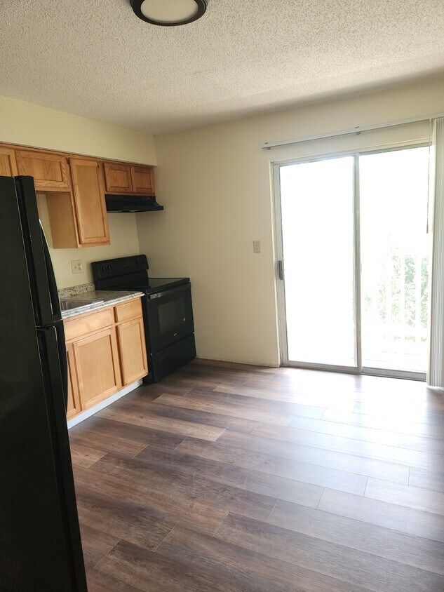 Eat In Kitchen - 696 S 72nd Ave