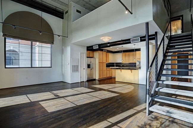 Foto del edificio - 1025 S Shepherd Dr