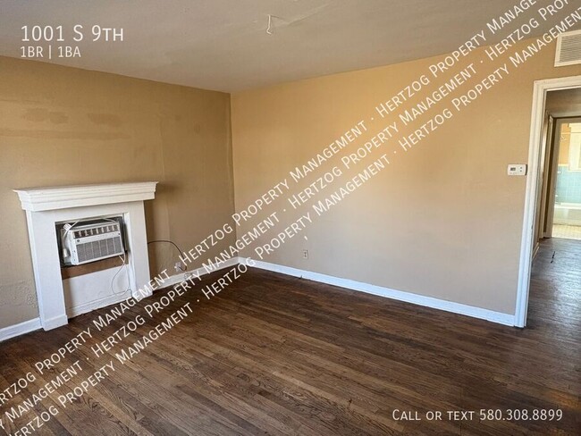 Building Photo - Freshly renovated! 1 Bedroom 1 Bath Duplex