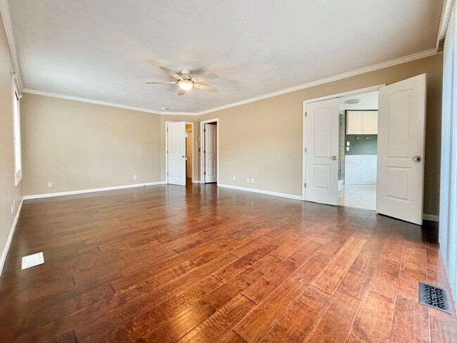 Building Photo - 961 Golden Pheasant Dr