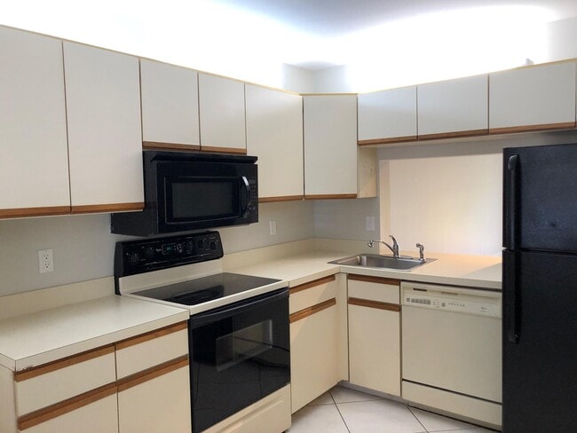 Building Photo - 3711 Carambola Cir N