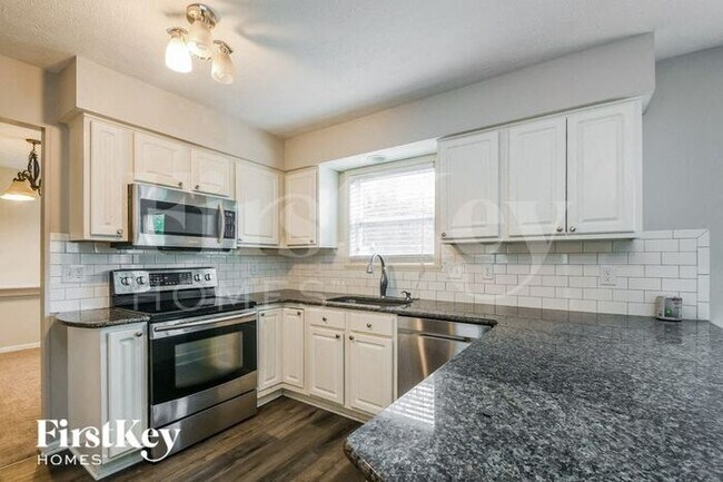 Foto del edificio - 13065 Sweet Briar Parkway