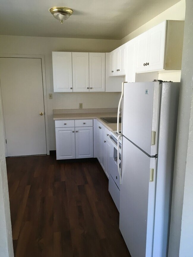 Building Photo - 19453 Hill St