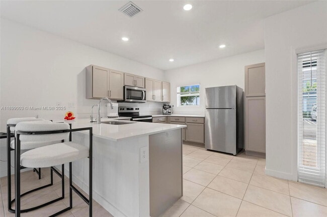 Foto del edificio - 377 E Palm Dr