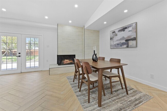 Foto del edificio - 3215 Whitehall Dr