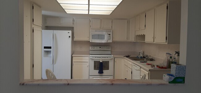 Kitchen - 14102 E Linvale Pl