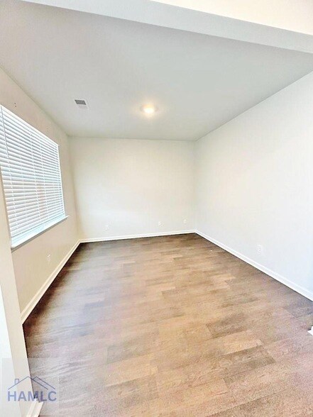 Foto del edificio - 163 Hogan Dr