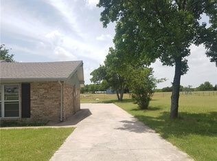 Building Photo - Enjoy the country life style on  3 Acres land