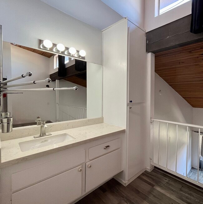 Foto del edificio - 5460 White Oak Ave