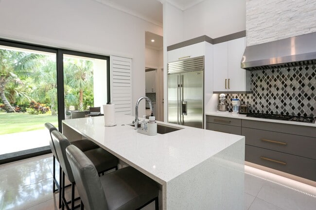 Building Photo - **PRIVATE LAZY RIVER**2 BEDS 2 BATHS**LOGA...