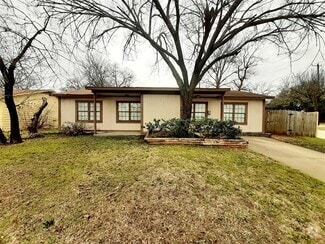 Building Photo - 1015 Blanco Dr
