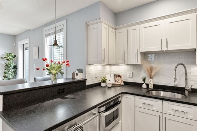 Building Photo - 12 Mohawk St