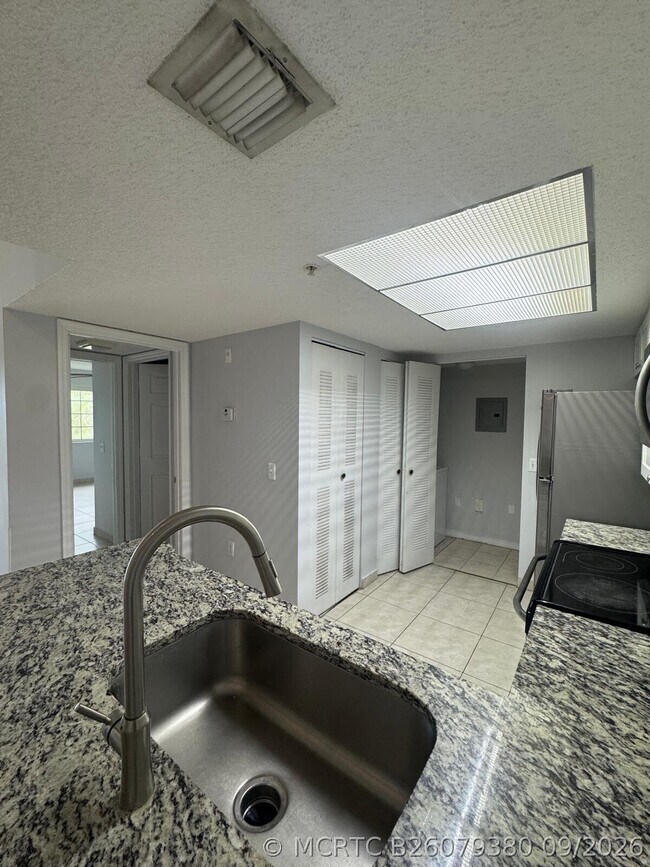 Foto del edificio - 5045 Wiles Rd