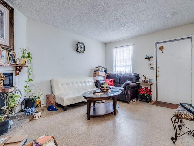 Foto del edificio - 6105 Ada Ct