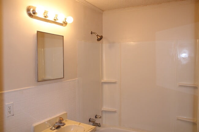 Building Photo - 4347 E Bayley St