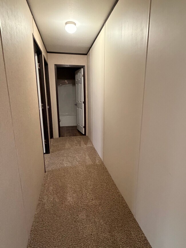 Foto del edificio - 180 Parker Lake Dr