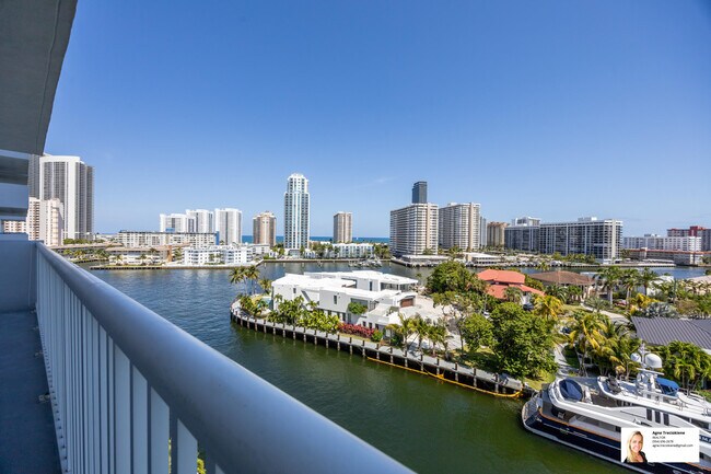 Foto del edificio - 137 Golden Isles Dr