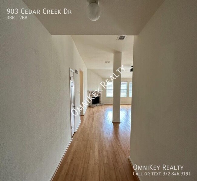 Foto del edificio - 903 Cedar Creek Dr