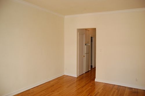 Building Photo - 225 E 74th St