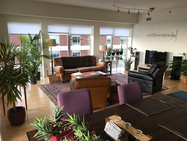 Foto del edificio - 301 N Neil St