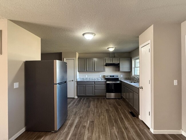 Foto del edificio - 2416 Haskell St