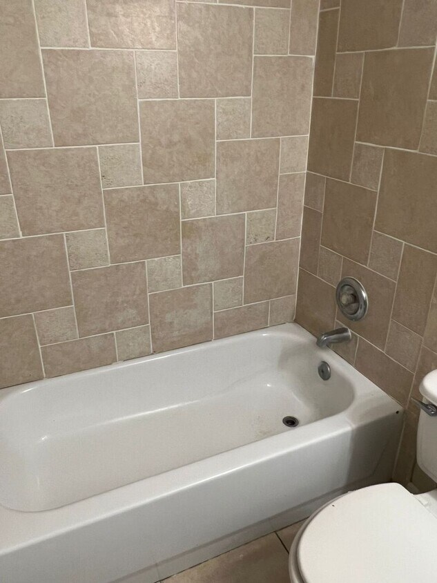 Primary Photo - 3 BED 2 Bath - LOCATION