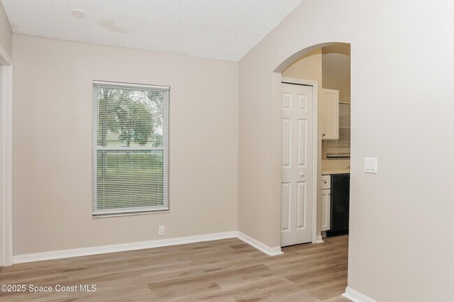 Building Photo - 430 Almansa St NE