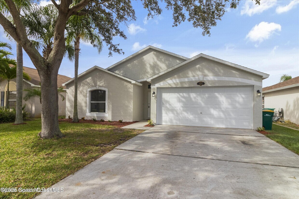 Foto principal - 4300 Swanna Dr