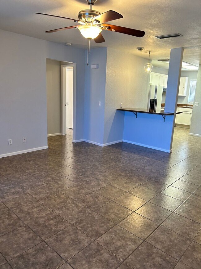 Foto del edificio - Unfurnished Duplex!