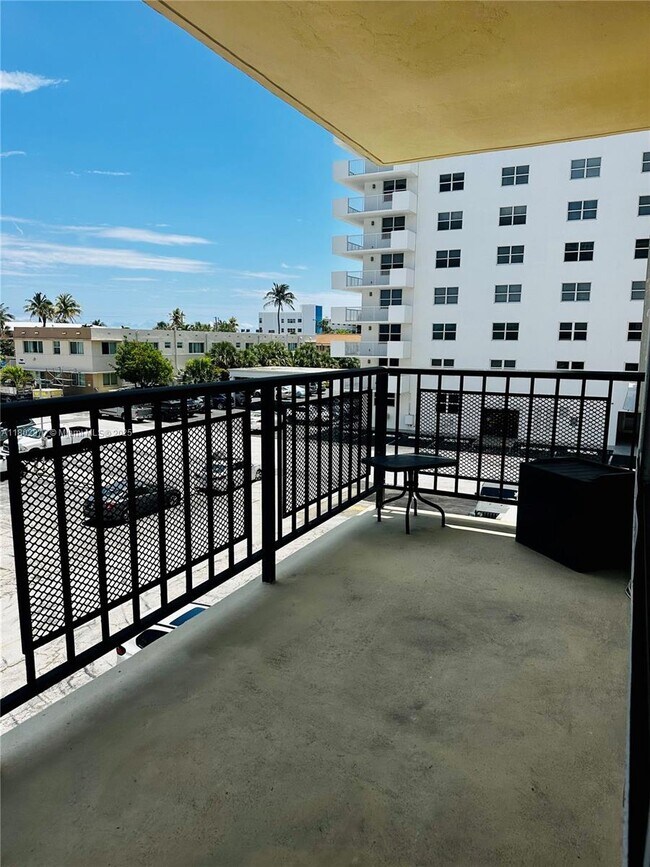 Building Photo - 1501 S Ocean Dr