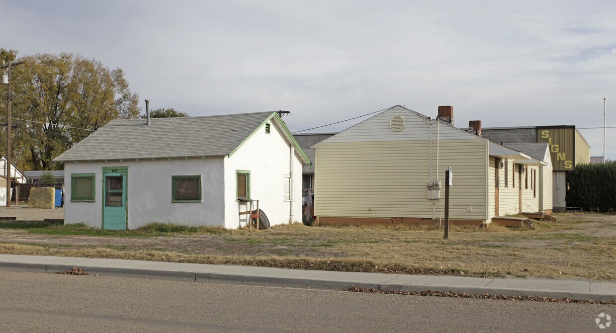 Building Photo - 403-413 E Belmont St