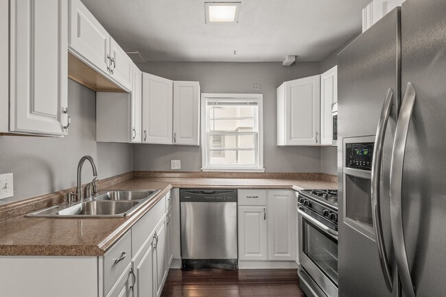 Building Photo - Bruhnding Properties 922 18 1/2 Ave NE