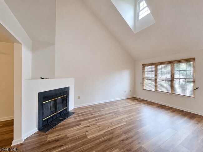 Foto del edificio - 200 Bamburgh Ct