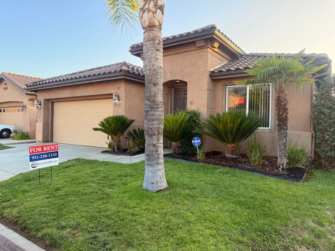 Foto principal - Single Story 3 bed home with office for Re...