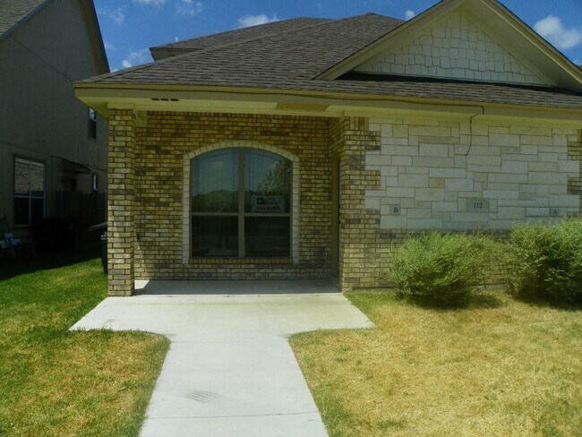 Foto del edificio - 112 Sandstone Dr