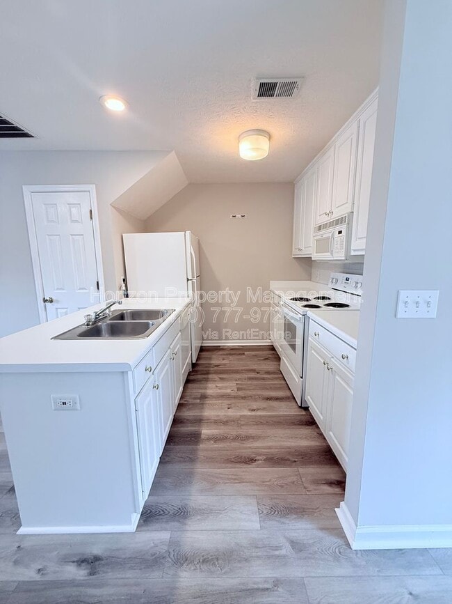 Building Photo - 2816 Florence Dr