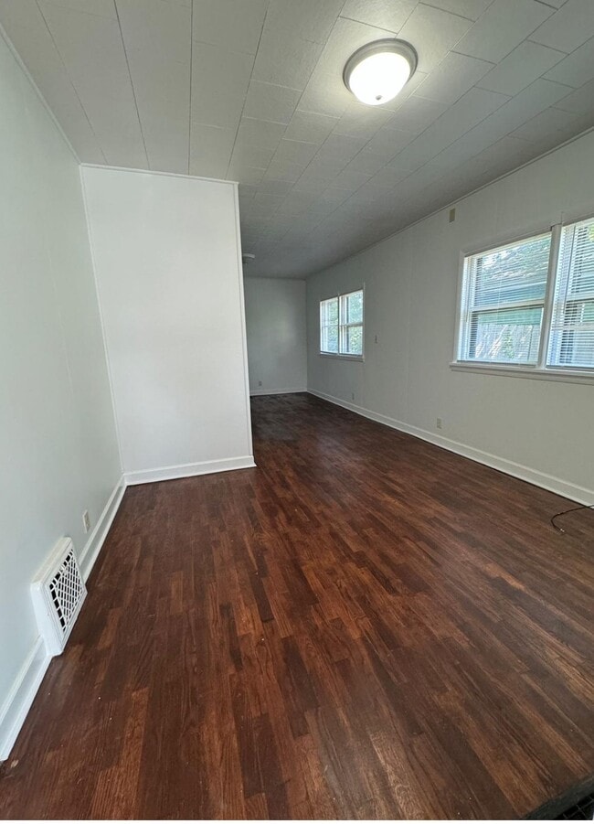 Building Photo - 939 Oakland St