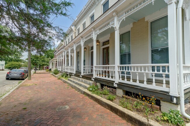 Foto del edificio - 2404, 2406 & 2408 E Clay Street