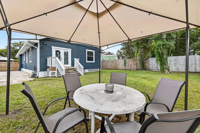 Building Photo - 2910 N Ola Ave