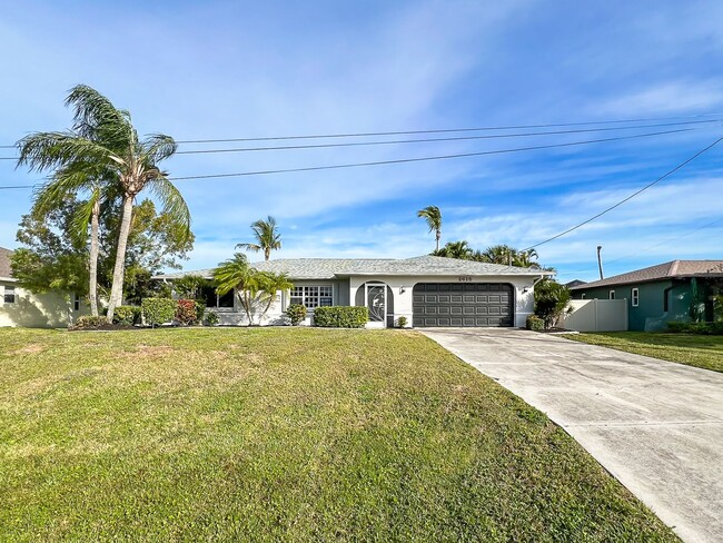 Foto del edificio - Cape Coral Pool Home with Canal!