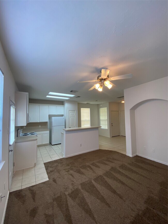 Foto del edificio - 8925 Elm Drake Ln