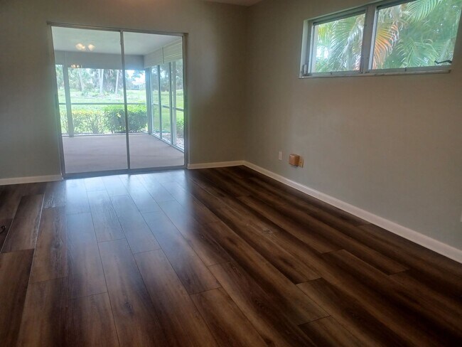 Foto del edificio - Coming Soon: Spacious, Newly Remodeled  3 bedroom, 2 bathroom screened lanai GREAT LOCATION