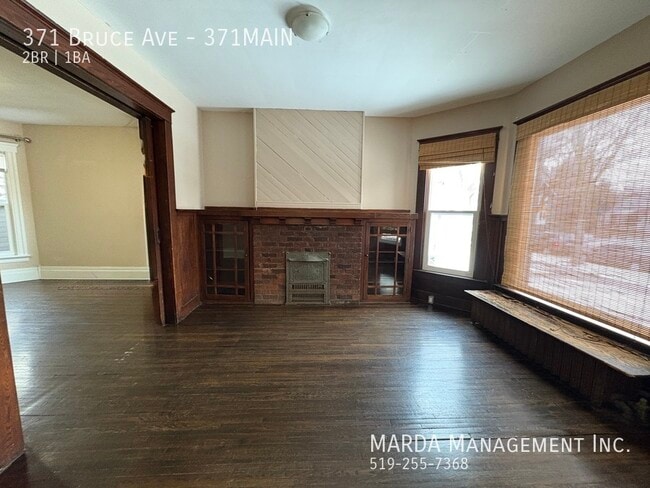 Photo du bâtiment - BEAUTIFUL 2 BED/1 BATH MAIN UNIT + HYDRO
