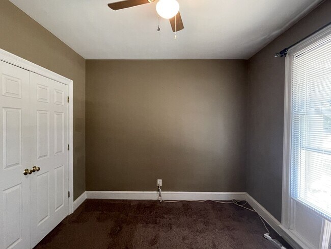 Building Photo - 3846 Ridge Ave