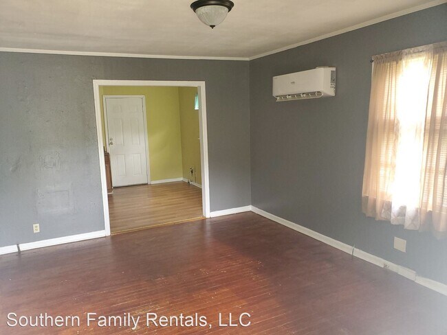 Building Photo - 3 br, 1 bath House - 211 Poplar St.
