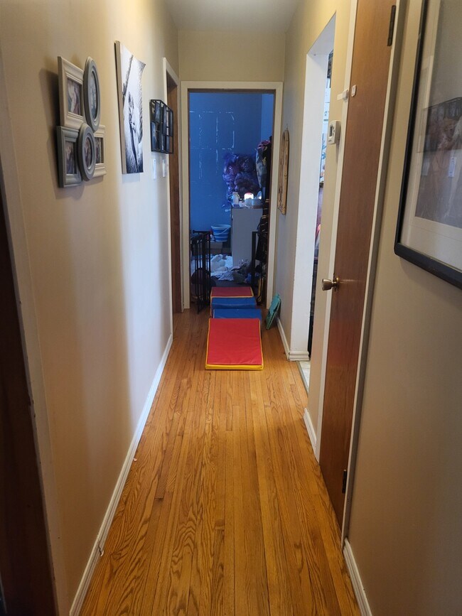 Photo du bâtiment - 185 Collison Ave