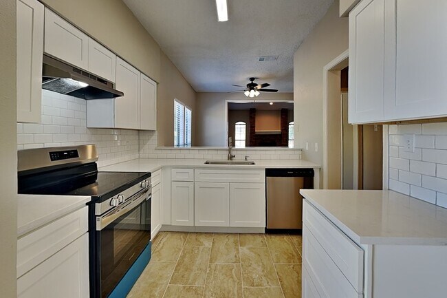Building Photo - 6700 Alissa Dr