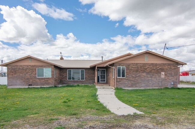 Building Photo - 92 N 2300 W