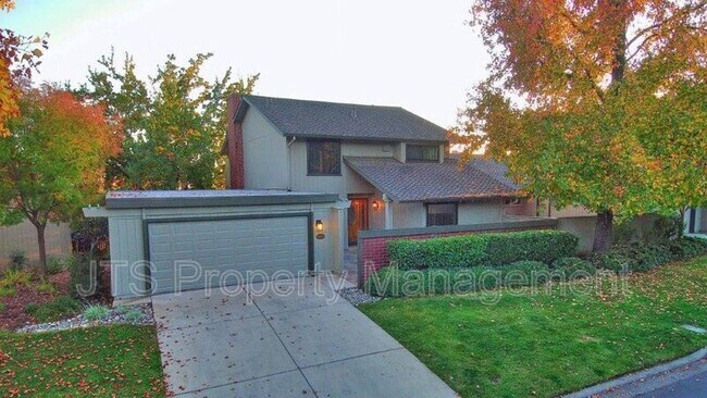 Building Photo - 8868 Bluff Ln